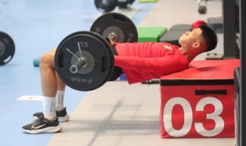 亚泰官方：球队今日重新集结备战，海米提鼻梁骨折已复位